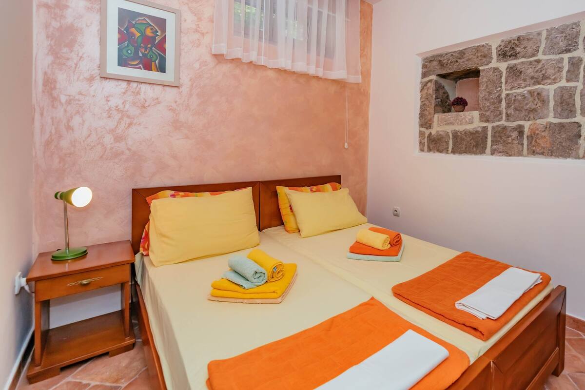 Departamento clásico | 1 habitación, escritorio y espacio para trabajar con laptop 