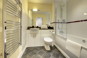 Departamento Confort | Baño | Amenidades de baño gratuitas y toallas 
