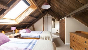 6 bedrooms, iron/ironing board, free WiFi, bed sheets