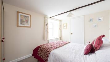 6 bedrooms, iron/ironing board, free WiFi, bed sheets