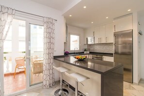 Fridge, microwave, oven, stovetop - Stella Maris Summary: (Nerja)
