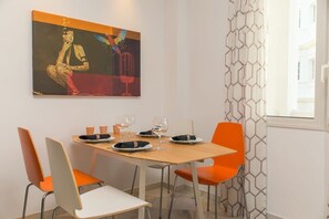 Dining - Stella Maris Summary: (Nerja)