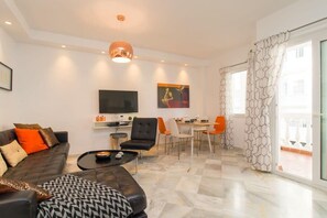 TV, stereo - Stella Maris Summary: (Nerja)