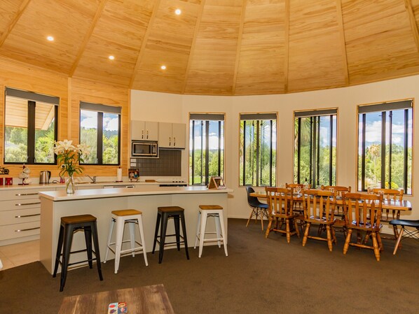 Refrigerador, microondas, horno y lavavajillas 