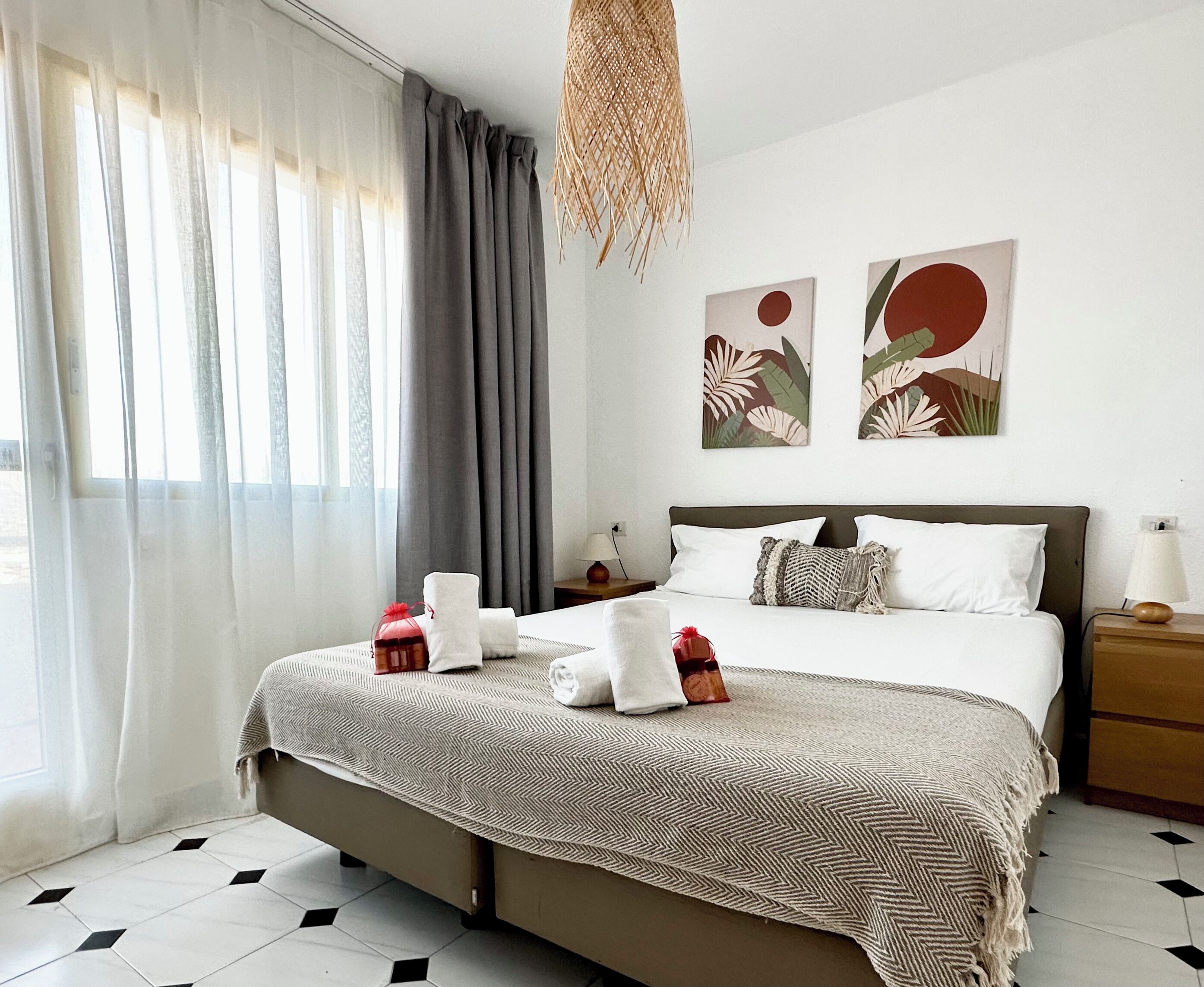 Premium bedding, in-room safe, blackout drapes, free WiFi