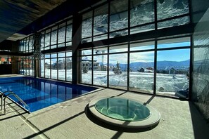 屋内プール、温水プール