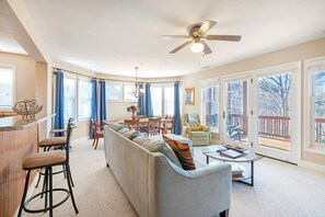 Smart TV, fireplace