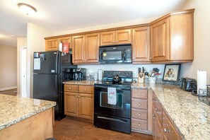 غسالة أطباق، ماكينة لصنع القهوة/الشاي، مستلزمات طهي/أطباق/أوعية