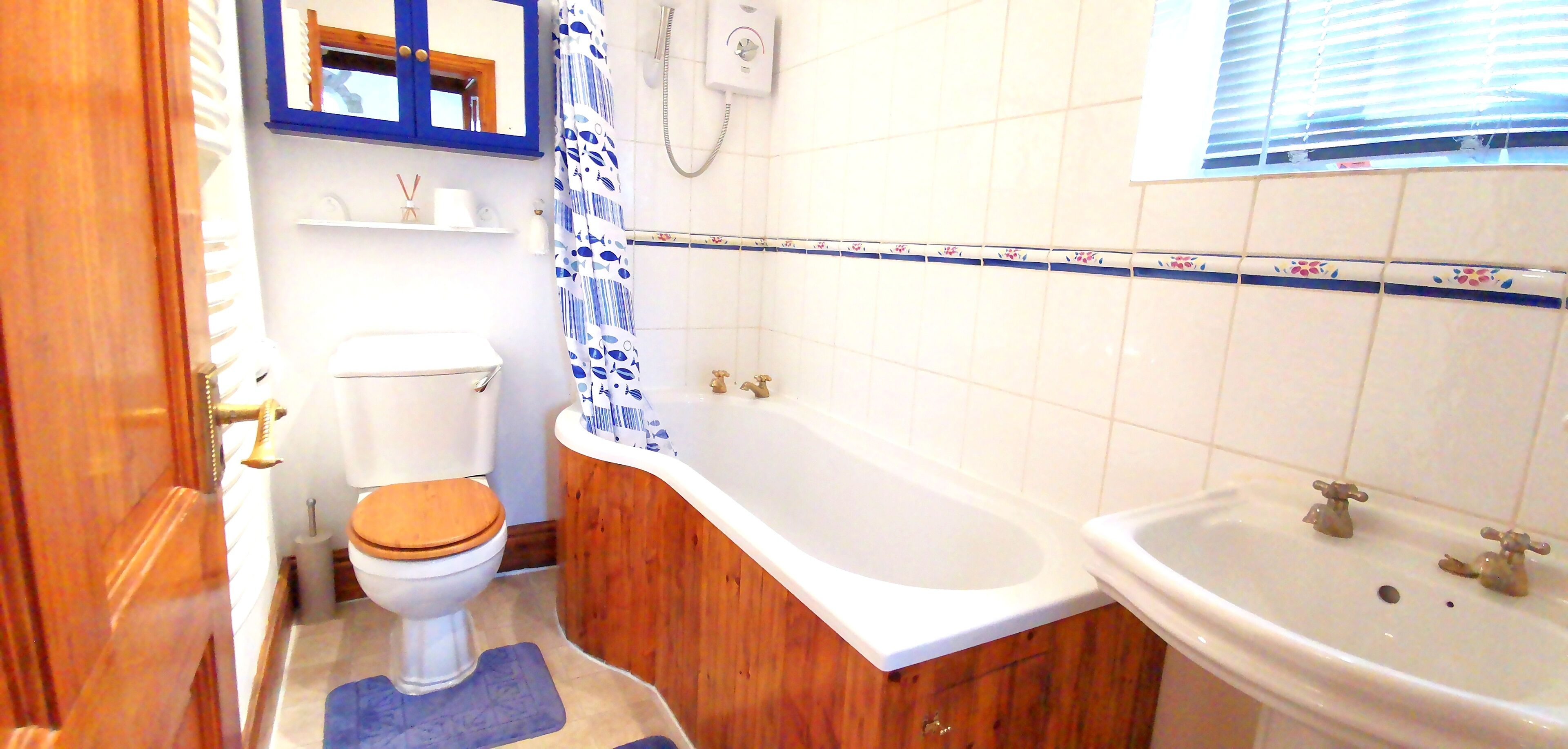 Apartment | Badezimmer | Kostenlose Toilettenartikel, Handtücher