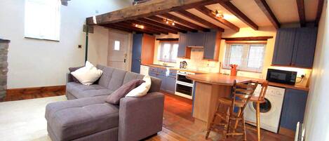 Apartment | Living room | Flat-screen TV