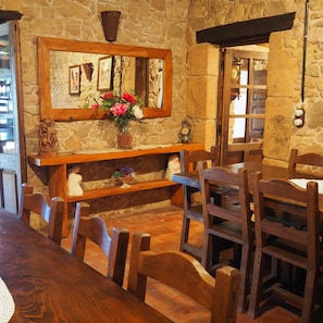 Se ofrece un desayuno continental (12 EUR por persona)