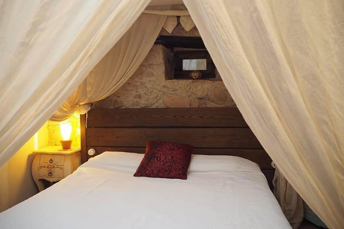 Cirueny - Crema - Hab. Doble Económica | 1 kamar tidur dan didekorasi berbeda-beda
