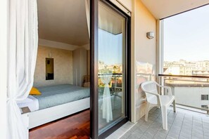 2 bedrooms, iron/ironing board, free WiFi, bed sheets - The House of the Pine Nativity (Napoli)