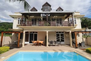 Front of property - Isola Bella Luxury Villa (La Gaulette)