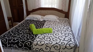 公寓, 2 間臥室 | 書桌、床單