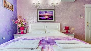 3 bedrooms, iron/ironing board, bed sheets