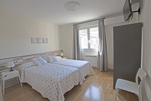 City Double Room Single Use, Private Bathroom | Blackout drapes, iron/ironing board, bed sheets