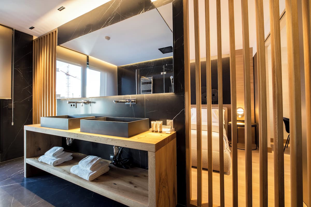 suite (santa clara) | bathroom | rainfall showerhead, free toiletries, hair dryer, bidet