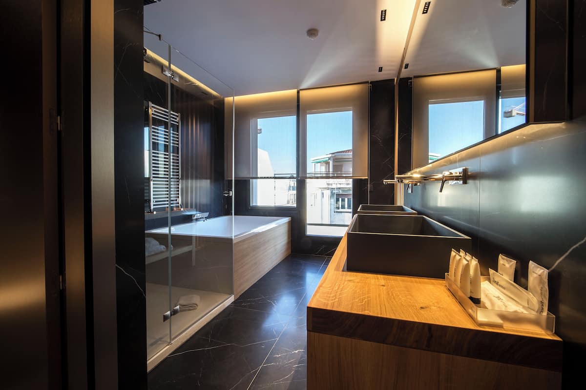 suite (santa clara) | bathroom | rainfall showerhead, free toiletries, hair dryer, bidet