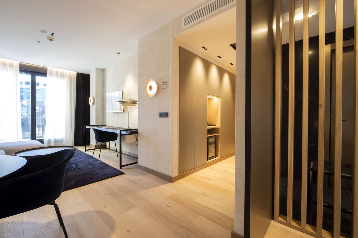 suite (santa clara) | living area | 43-inch tv with digital channels