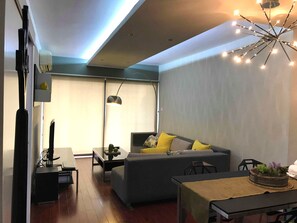 City Apartment, 1 Queen Bed with Sofa bed, Non Smoking, City View | Living area