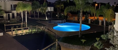 室外游泳池