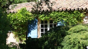 Exterior - La ferme Chambres d'Hôtes (Saint-Marc-Jaumegarde)