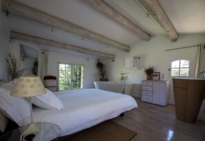 Habitación doble (Un nid en Provence) | Decoración individual, mobiliario individual, wifi gratis y ropa de cama