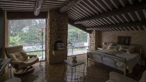 Comfort Double Room (Ermitage) | WiFi (free), individually decorated, individually furnished, bed sheets - La ferme Chambres d'Hôtes (Saint-Marc-Jaumegarde)