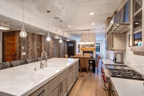 Casa, 6 habitaciones | 6 dormitorios, tabla de planchar con plancha, wifi gratis y ropa de cama