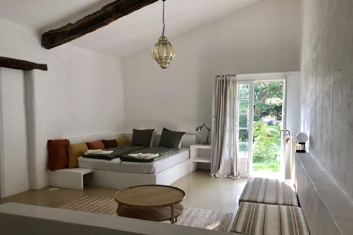 2 habitaciones, decoración personalizada y muebles diferentes