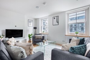 Smart TV - Beautiful 2BR In the Heart of Fitzrovia – Soho - Most Central Area of London (London)