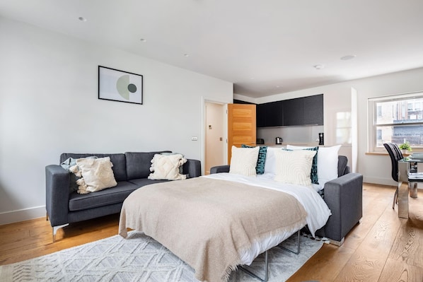 2 bedrooms, desk, iron/ironing board, free WiFi