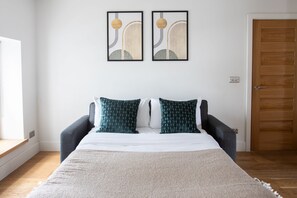 2 Schlafzimmer, Schreibtisch, B ügeleisen/Bügelbrett, kostenloses WLAN