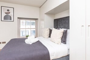 2 bedrooms, iron/ironing board, free WiFi, bed sheets - In the Heart of Fitzrovia – Soho - Lovely 2BR Flat in Central LondonLAT (London)