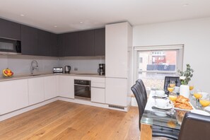 Fridge, microwave, oven, stovetop - In the Heart of Fitzrovia – Soho - Lovely 2BR Flat in Central LondonLAT (London)