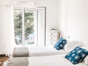 2 bedrooms, iron/ironing board, WiFi, bed sheets