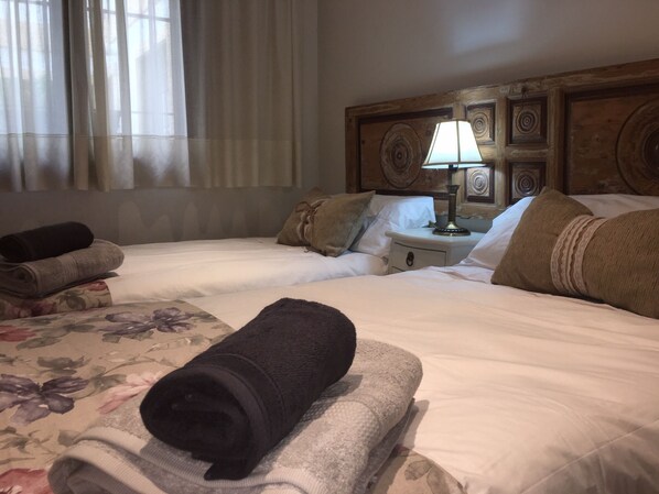 3 chambres, fer et planche à repasser, lit parapluie, Wi-Fi gratuit