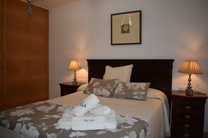 3 chambres, fer et planche à repasser, lit parapluie, Wi-Fi gratuit