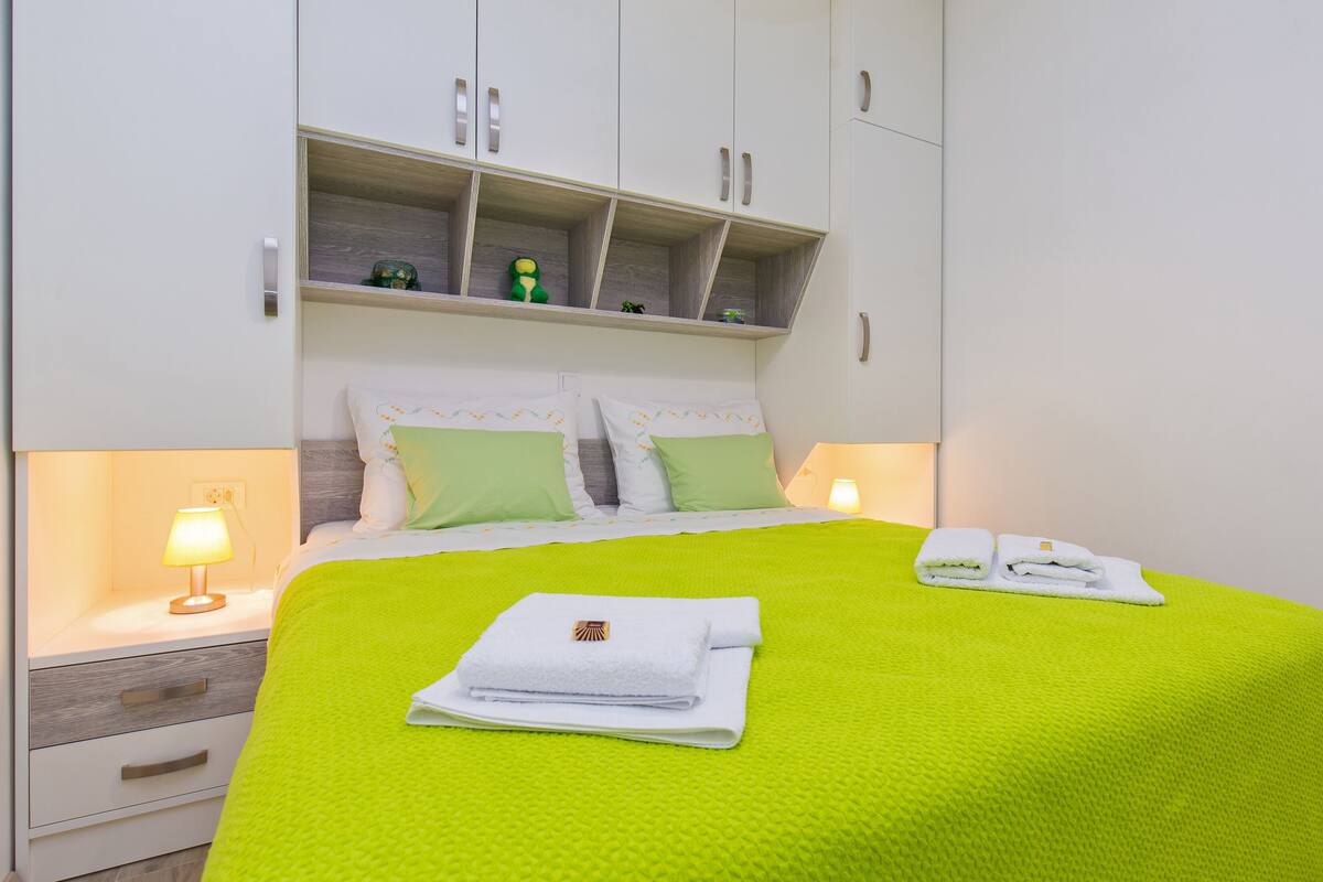 Design Apartment, Balcony, Sea View | Down comforters, desk, WiFi (free), bed sheets