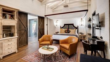 Deluxe Room, 1 King Bed (Forest View) | 1 bedroom, minibar, in-room safe, desk