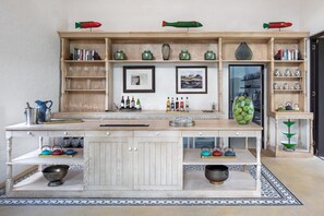 Bar (trong khuôn viên)