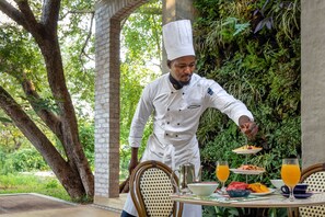 Daily full breakfast for a fee - Mbano Manor Hotel Victoria Falls (Victoria Falls)