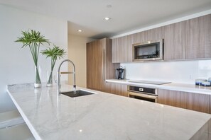 Appart'h ôtel, 1 chambre | Cuisine privée | Réfrigérateur, four, cafetière/bouilloire, grille-pain