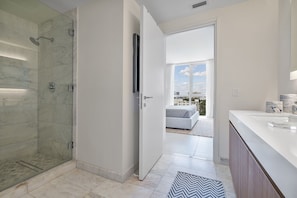 Condo, 1 habitación | Baño | Toallas y shampoo