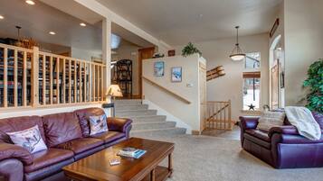 Casa de ciudad, 5 habitaciones | Sala de estar | Televisión de pantalla plana