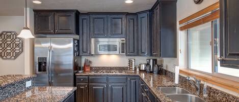 Townhome, 5 Bedrooms | Private kitchen