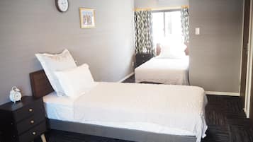 3 bedrooms, desk, iron/ironing board, free WiFi