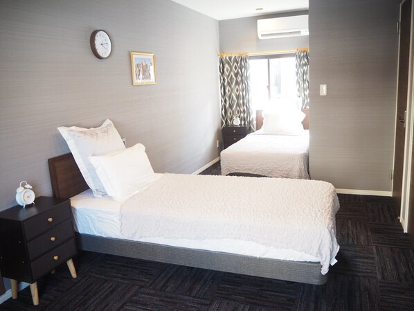 3 habitaciones, escritorio, tabla de planchar con plancha y wifi gratis 