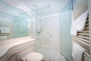 Badkamer met douche